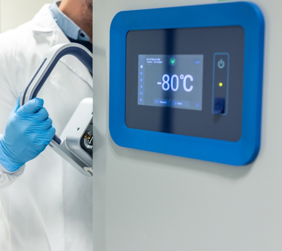Freezers and cold storage monitoring